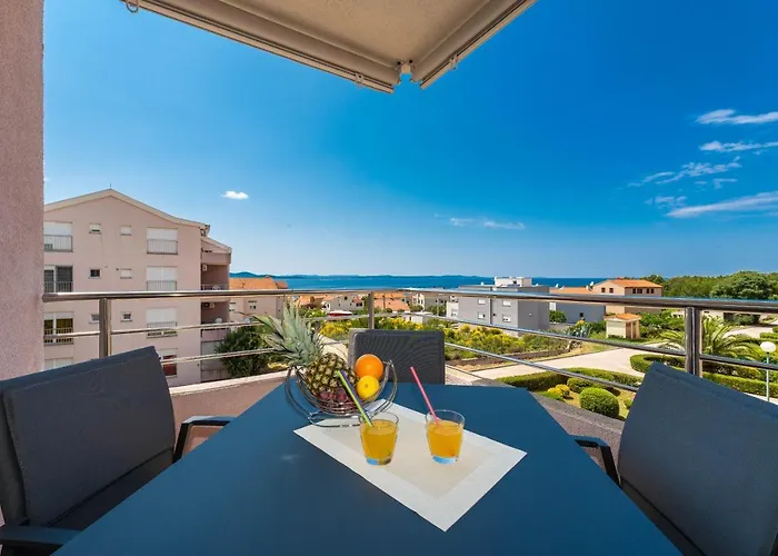 Deluxe Anita1 ザダル